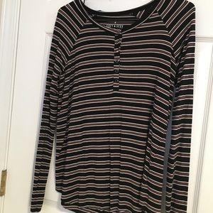 Long sleeve Henley tee